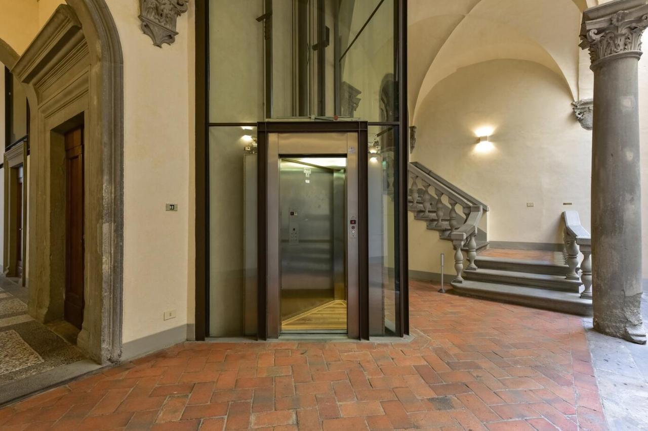 Buonarroti Big Apartment With Terrace In Oltrarno فلورنس المظهر الخارجي الصورة
