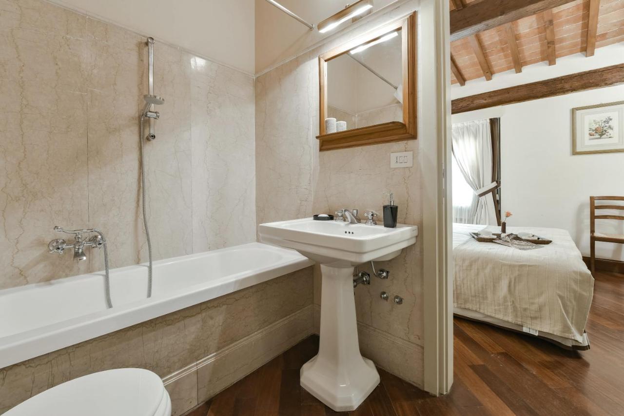 Buonarroti Big Apartment With Terrace In Oltrarno فلورنس المظهر الخارجي الصورة