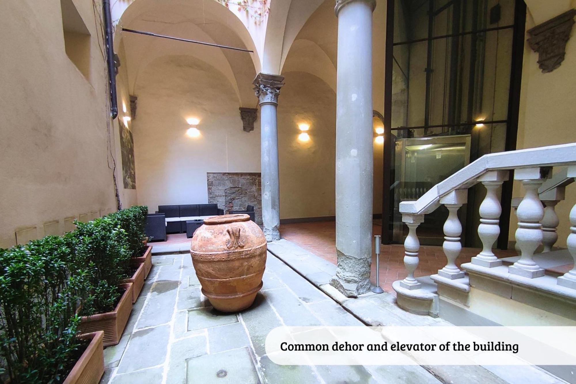 Buonarroti Big Apartment With Terrace In Oltrarno فلورنس المظهر الخارجي الصورة